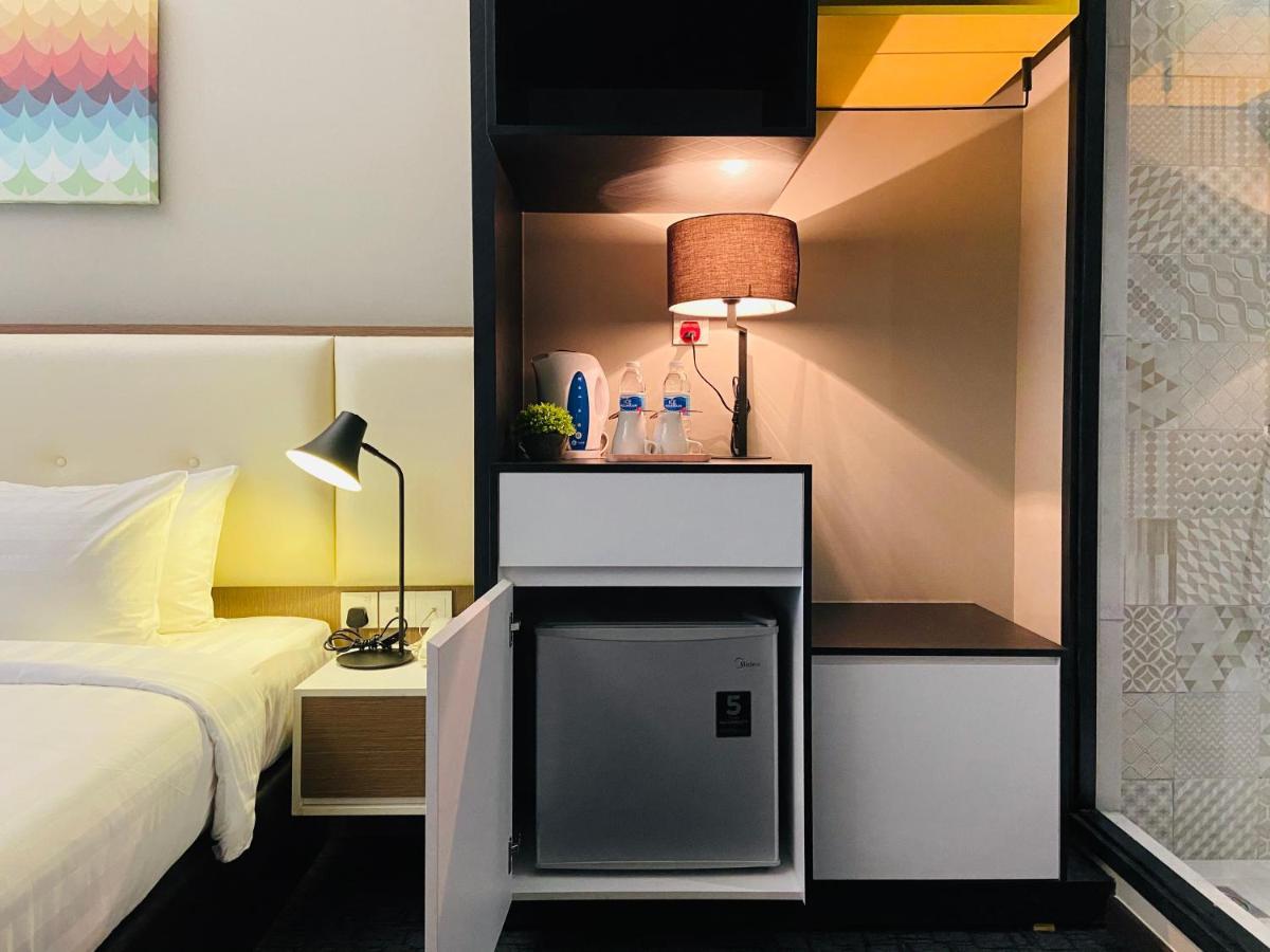 Glex Hotel Signature Johor Bahru Extérieur photo